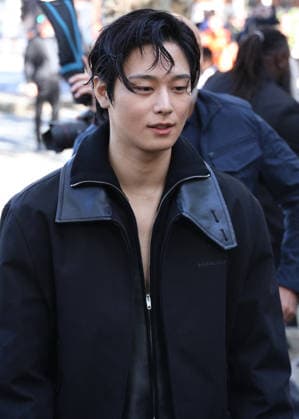 Juyeon arrives at the Balenciaga Spring Summer 2027 Women s Ready-to-Wear fashion show during Paris Fashion Week (PFW) at the Tennis Club de Paris, France, on October 1, 2026. Denis Guignebourg, Bestimage. Arrivals at the Balenciaga fashion show as part of Paris RTW Spring Summer 2027 Fashion Week, held at the Tennis Club de Paris on October 1, 2026, in Paris, France. Paris, France  Copyright: xDenisxGuignebourgx xBestimagexDenisxGuignebourgx xBestimagex