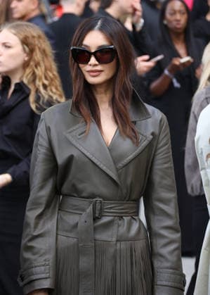 Gemma Chan arrives at the Balenciaga Spring Summer 2027 Women’s Ready-to-Wear fashion show during Paris Fashion Week (PFW) at the Tennis Club de Paris, France, on October 1, 2026. Denis Guignebourg, Bestimage. Arrivals at the Balenciaga fashion show as part of Paris Ready-to-Wear Spring Summer 2027 Fashion Week, held at the Tennis Club de Paris on October 1, 2026, in Paris, France. Paris, France  Copyright: xDenisxGuignebourgx xBestimagexDenisxGuignebourgx xBestimagex