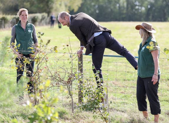 The Prince Of Wales Visits Monmouthshire And Herefordshire ABERGAVENNY, WALES - OCTOBER 01: Prince William, Prince Of Wales climbs over a wire fence during a visit to the charity Stump Up For Trees, to hear about the charity s goal of planting one million native trees across South Wales, at White Castle Farm on October 01, 2026 in Abergavenny, Wales. The Prince of Wales also visited the region to meet with those tackling the threat of flooding caused by extreme weather conditions., Credit:Chris Jackson PA ROTA - B68 Avalon United Kingdom, Wales, Abergavenny  Copyright: xChrisxJacksonx xPAxROTAx-xB68x xAvalonx 1139798716
