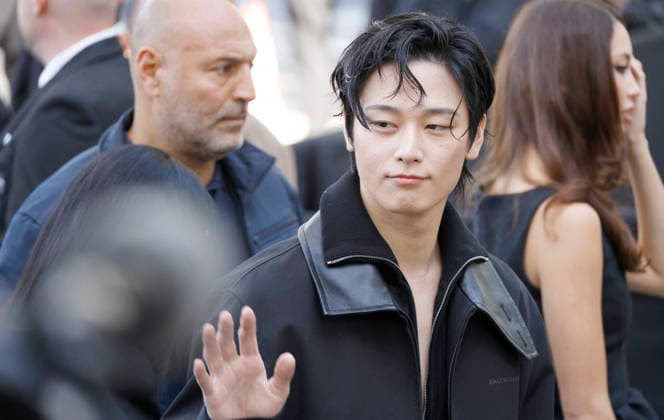 Juyeon arrives at the Balenciaga Spring Summer 2027 Women’s Ready-to-Wear fashion show during Paris Fashion Week (PFW) at the Tennis Club de Paris, France, on October 1, 2026. Christophe Aubert, Bestimage. Arrivals at the Balenciaga fashion show as part of Paris RTW Spring Summer 2027 Fashion Week, held at the Tennis Club de Paris on October 1, 2026, in Paris, France. Paris, France  Copyright: xChristophexAubertx xBestimagexChristophexAubertx xBestimagex