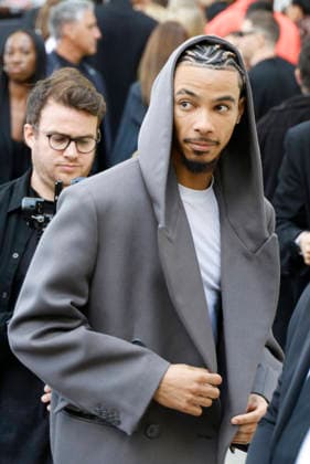 Hugo Ekitike arrives at the Balenciaga Spring Summer 2027 Women’s Ready-to-Wear show during Paris Fashion Week (PFW) at the Tennis Club de Paris, France, on October 1, 2026. Christophe Aubert, Bestimage. Arrivals at the Balenciaga fashion show as part of Paris RTW Spring Summer 2027 Fashion Week, held at the Tennis Club de Paris on October 1, 2026, in Paris, France. Paris, France  Copyright: xChristophexAubertx xBestimagexChristophexAubertx xBestimagex