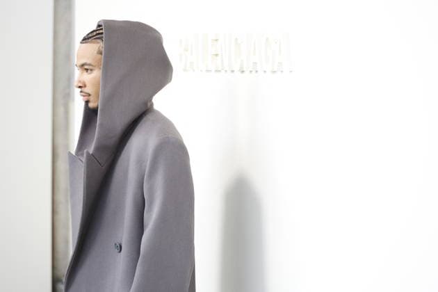 Hugo Ekitike arrives at the Balenciaga Spring Summer 2027 Women’s Ready-to-Wear show during Paris Fashion Week (PFW) at the Tennis Club de Paris, France, on October 1, 2026. Christophe Aubert, Bestimage. Arrivals at the Balenciaga fashion show as part of Paris RTW Spring Summer 2027 Fashion Week, held at the Tennis Club de Paris on October 1, 2026, in Paris, France. Paris, France  Copyright: xChristophexAubertx xBestimagexChristophexAubertx xBestimagex