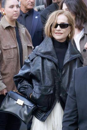 Isabelle Huppert arrives at the Balenciaga Spring Summer 2027 Women’s Ready-to-Wear fashion show during Paris Fashion Week (PFW) at the Tennis Club de Paris, France, on October 1, 2026. Christophe Aubert Bestimage. Arrivals at the Balenciaga fashion show as part of Paris RTW Spring Summer 2027 Fashion Week, held at the Tennis Club de Paris on October 1, 2026, in Paris, France. Paris, France  Copyright: xChristophexAubertx xBestimagexChristophexAubertx xBestimagex