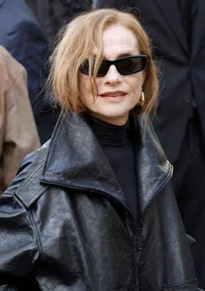 Isabelle Huppert arrives at the Balenciaga Spring Summer 2027 Women’s Ready-to-Wear fashion show during Paris Fashion Week (PFW) at the Tennis Club de Paris, France, on October 1, 2026. Christophe Aubert Bestimage. Arrivals at the Balenciaga fashion show as part of Paris RTW Spring Summer 2027 Fashion Week, held at the Tennis Club de Paris on October 1, 2026, in Paris, France. Paris, France  Copyright: xChristophexAubertx xBestimagexChristophexAubertx xBestimagex