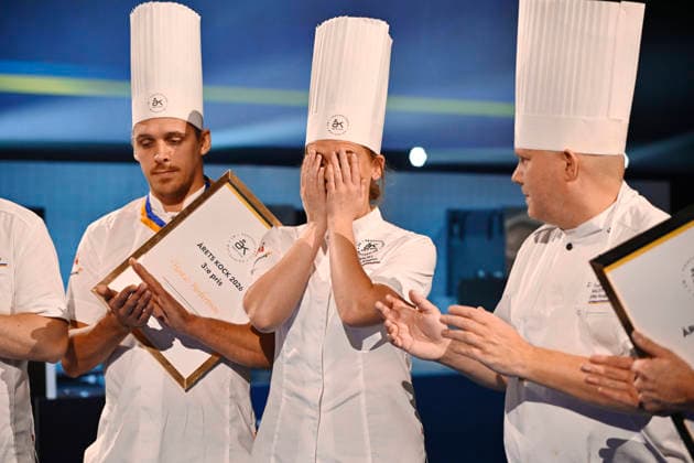 STOCKHOLM, SWEDEN 20261001 Evelina Änggren wins Chef of the Year and is honored during the 2026 Chef of the Year finals at Annexet in Stockholm STOCKHOLM SWEDEN x10040x Copyright: xAndersxWiklund TTx ARETS KOCK 2026 o1EgKeQ5XY8