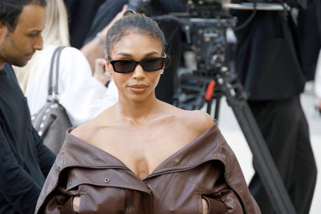 Lori Harvey arrives at the Balenciaga Spring Summer 2027 Women’s Ready-to-Wear fashion show during Paris Fashion Week (PFW) at the Tennis Club de Paris, France, on October 1, 2026. Christophe Aubert, Bestimage. Arrivals at the Balenciaga fashion show as part of Paris RTW Spring Summer 2027 Fashion Week, held at the Tennis Club de Paris on October 1, 2026, in Paris, France. Paris, France  Copyright: xChristophexAubertx xBestimagexChristophexAubertx xBestimagex