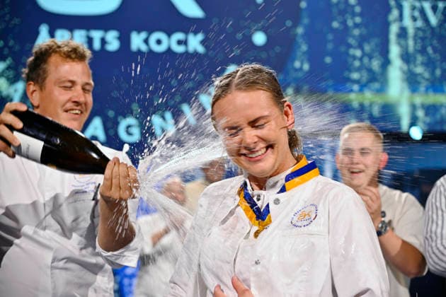 STOCKHOLM, SWEDEN 20261001 Evelina Änggren wins Chef of the Year and is honored during the 2026 Chef of the Year finals at Annexet in Stockholm STOCKHOLM SWEDEN x10040x Copyright: xAndersxWiklund TTx ARETS KOCK 2026 bNrJ4IdRs70