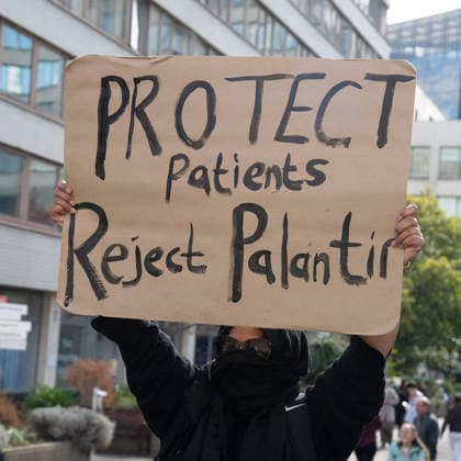 People vs Palantir International Day of Action at Guy s and St Thomas Hospital, London, UK - Thu 01 Oct 2026 Protestors against American data analytics company Palantir gather outside of Guy s and St Thomas Hospital in London, England, UK on Thursday 1 October, 2026 as part of the People vs Palantir International Day of Action calling on NHS England to cancel its £330 million, seven-year contract with Palantir which was awarded in November 2023 to run the nationwide Federated Data Platform (FDP) ., Credit:Justin Ng Avalon UK, England, London, Guy s and St Thomas Hospital Copyright: xJustinxNgx xAvalonx 1139792534