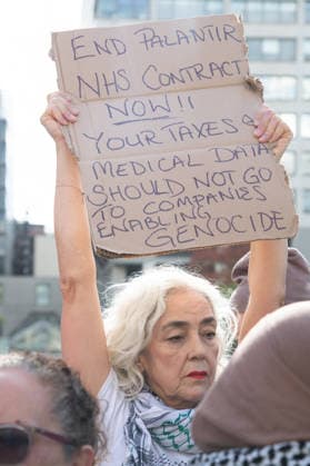 People vs Palantir International Day of Action at Guy s and St Thomas Hospital, London, UK - Thu 01 Oct 2026 Protestors against American data analytics company Palantir gather outside of Guy s and St Thomas Hospital in London, England, UK on Thursday 1 October, 2026 as part of the People vs Palantir International Day of Action calling on NHS England to cancel its £330 million, seven-year contract with Palantir which was awarded in November 2023 to run the nationwide Federated Data Platform (FDP) ., Credit:Justin Ng Avalon UK, England, London, Guy s and St Thomas Hospital Copyright: xJustinxNgx xAvalonx 1139792552