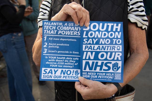 People vs Palantir International Day of Action at Guy s and St Thomas Hospital, London, UK - Thu 01 Oct 2026 Protestors against American data analytics company Palantir gather outside of Guy s and St Thomas Hospital in London, England, UK on Thursday 1 October, 2026 as part of the People vs Palantir International Day of Action calling on NHS England to cancel its £330 million, seven-year contract with Palantir which was awarded in November 2023 to run the nationwide Federated Data Platform (FDP) ., Credit:Justin Ng Avalon UK, England, London, Guy s and St Thomas Hospital Copyright: xJustinxNgx xAvalonx 1139792563