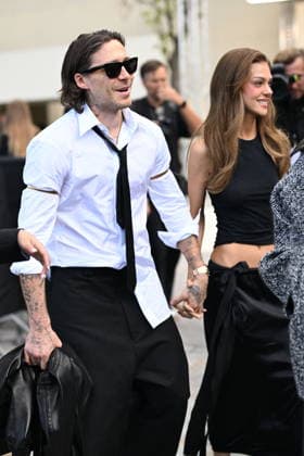 Brooklyn Beckham and his wife Nicola Peltz are back at their hotel after the Balenciaga fashion show during Paris Fashion Week on October 1, 2026. Brooklyn Beckham, who has remained estranged from his family since his 2022 wedding, is unlikely to attend the show for his mother V Beckham’s fashion house, scheduled for October 2, 2026. Pierre Perusseau Bestimage Brooklyn Beckham and his wife Nicola Peltz are back at their hotel following the Balenciaga show during PFW Fashion Week on October 1, 2026 Brooklyn Beckham, who has remained estranged from his family since his 2022 wedding, is unlikely to attend the show for his mother V Beckham’s fashion house, scheduled for October 2, 2026, in Paris, France Copyright: xPierrexPerusseaux xBestimagexPierrexPerusseaux xBestimagex