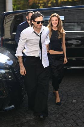 Brooklyn Beckham and his wife Nicola Peltz are back at their hotel after the Balenciaga fashion show during Paris Fashion Week on October 1, 2026. Brooklyn Beckham, who has remained estranged from his family since his 2022 wedding, is unlikely to attend the show for his mother V Beckham’s fashion house, scheduled for October 2, 2026. Pierre Perusseau Bestimage Brooklyn Beckham and his wife Nicola Peltz are back at their hotel following the Balenciaga show during PFW Fashion Week on October 1, 2026 Brooklyn Beckham, who has remained estranged from his family since his 2022 wedding, is unlikely to attend the show for his mother V Beckham’s fashion house, scheduled for October 2, 2026, in Paris, France Copyright: xPierrexPerusseaux xBestimagexPierrexPerusseaux xBestimagex