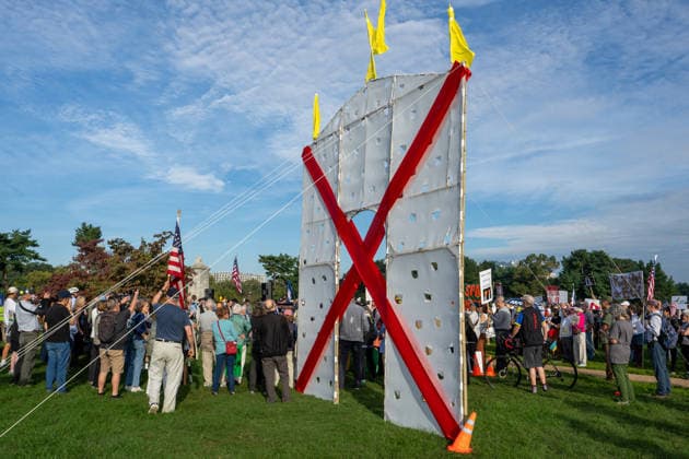 October 1, 2026, Washington, Dc, USA: Protesters opposed to President TrumpÃ¢â‚¬â ¢s proposed arch rally outside of Arlington Cemetery on October 1, 2026. Washington USA - ZUMAl312 20261001_znp_l312_023 Copyright: xAndrewxLeydenx