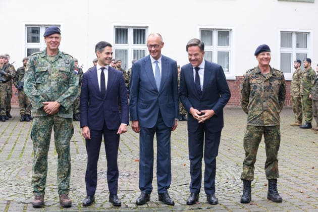 Meeting between the German Chancellor, the Prime Minister of the Netherlands, and the NATO Secretary General at the 1st German-Dutch Corps: Major General Wilfred Rietdijk, Rob Jetten (D66), Prime Minister of the Netherlands; Friedrich Merz (CDU), German Chancellor; Mark Rutte, NATO Secretary General Peter Mirow, C
