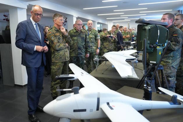 Visit to the German-Dutch Corps with Chancellor Merz: Chancellor Friedrich Merz is briefed on various drones during a conversation with soldiers of the 1st German-Dutch Corps, Münster, October 1, 2026, Münster, North Rhine-Westphalia, Germany