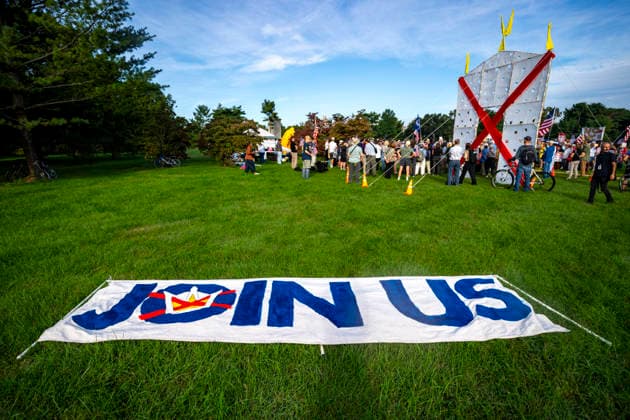 Veterans and activists gather to protest against President Donald Trump s planned 250-foot triumphal arch at Memorial Circle in Arlington, Virginia on Thursday, October 1, 2026. Activists argue that the arch, which the Trump administration plans to use as a military operations platform for drones and snipers, would obstruct the sightline between the Lincoln Memorial and Arlington National Cemetery.  WAP20261001318 BONNIExCASH