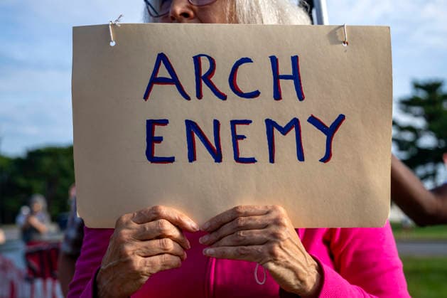 Veterans and activists gather to protest against President Donald Trump s planned 250-foot triumphal arch at Memorial Circle in Arlington, Virginia on Thursday, October 1, 2026. Activists argue that the arch, which the Trump administration plans to use as a military operations platform for drones and snipers, would obstruct the sightline between the Lincoln Memorial and Arlington National Cemetery.  WAP20261001323 BONNIExCASH