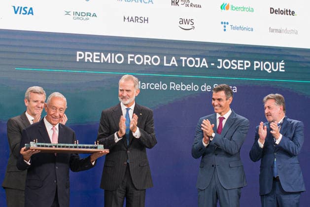 Felipe VI and Pedro Sánchez attend the opening of the La Toja Forum in O Grove, Pontevedra. King Felipe VI presents the Josep Piqué La Toja Forum Award to the former President of the Portuguese Republic, Marcelo Rebelo de Sousa, during the opening of the La Toja Forum on October 1, 2026, in O Grove, Pontevedra, Galicia, Spain. The La Toja Forum: Atlantic Link is a renowned annual forum for debate and reflection focused on the defense of liberal democracy, the Atlantic bond, and international cooperation. Founded in 2019 on the initiative of Josep Piqué, Amancio López Seijas, and the Hotusa Group, it brings together prominent political, business leaders, academics, and representatives of civil society on the island of La Toja. OCTOBER 1, 20 Copyright: xElenaxFernandezx 7813316