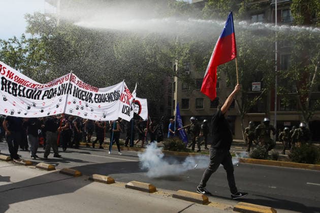 Santiago, October 1, 2026—The Chilean Student Confederation and social organizations are calling for a national strike in Santiago and other regions, demanding resources for public education as part of the debate on the 2027 Budget Bill. Jonnathan Oyarzun Aton Chile, Santiago, Chile Aton 1195823  Copyright: JONNATHANxOYARZUN ATONxCHILE