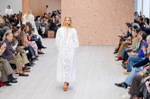 Paris Fashion Week: CHLOÉ Women s Spring Summer 2027 Collection, October 1, 2026, photographed by Sylvie Lefort, MAXPPP 01 10 2026 @Sylvie Lefort Photography MAXPPP 10 01 26 Models showcase designs from the CHLOE Women’s Spring Summer 2027 collection during Paris Fashion Week in Paris, France, October 1, 2026. The women’s collections were presented from September 28 to October 6, 26  Copyright: xmaxpppxsylviexlefortxphotographyx LFR202610019496 LFR202610019496
