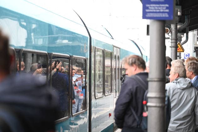 Leer-Groningen Rail Line: Wunderline Begins Service; Numerous Guests Welcome the Ceremonial Train in Leer. For more than ten years, the cross-border rail service between Leer in East Frisia and Groningen in the Netherlands had been suspended. Weener, Lower Saxony, Germany Copyright: xdiebildwerftx