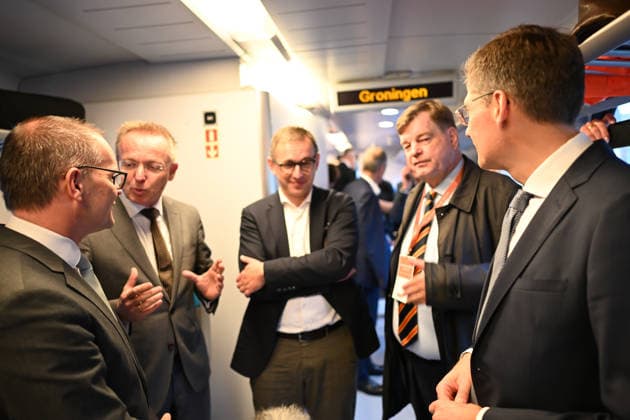 Leer-Groningen Rail Line: Wunderline Begins Service; Lower Saxony’s Transportation Minister Grant Henrik Tonne Holds Talks on the Train. For more than ten years, the cross-border rail connection between Leer in East Frisia and Groningen in the Netherlands had been suspended. Weener, Lower Saxony, Germany Copyright: xdiebildwerftx