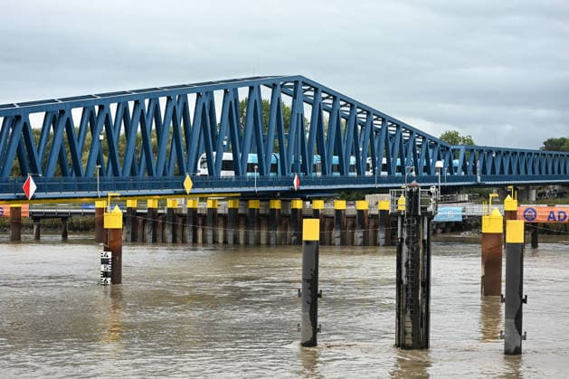 Leer-Groningen Rail Line: Wunderline Begins Service The Arriva train crosses the Friesenbrücke bridge in Weener. For more than ten years, the cross-border rail connection between Leer in East Frisia and Groningen in the Netherlands had been suspended. Weener, Lower Saxony, Germany Copyright: xdiebildwerftx