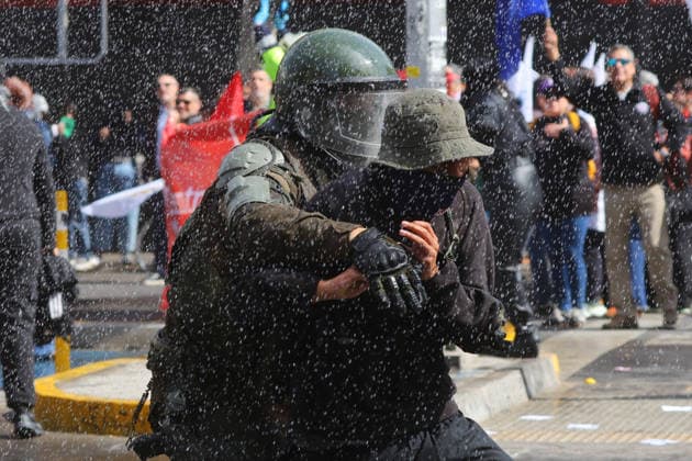 Santiago, October 1, 2026. The Chilean Student Confederation and social organizations are calling for a national strike in Santiago and other regions, demanding resources for public education as part of the debate on the 2027 Budget Bill. Jonnathan Oyarzun Aton Chile, Santiago, Chile Aton 1195892  Copyright: JONNATHANxOYARZUN ATONxCHILE