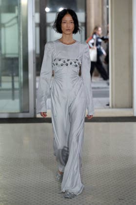 PFW - Cecile Bahnsen Runway A model walks the runway during the Cecilie Bahnsen Womenswear Spring Summer 2027 show as part of Paris Fashion Week on October 1, 2026 in Paris, France. Photo by Alain-Gil Gonzalez ABACAPRESS.COM Paris France  Copyright: xGonzalezxAlain-Gil ABACAx