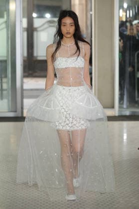 PFW - Cecile Bahnsen Runway A model walks the runway during the Cecilie Bahnsen Womenswear Spring Summer 2027 show as part of Paris Fashion Week on October 1, 2026 in Paris, France. Photo by Alain-Gil Gonzalez ABACAPRESS.COM Paris France  Copyright: xGonzalezxAlain-Gil ABACAx