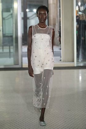 PFW - Cecile Bahnsen Runway A model walks the runway during the Cecilie Bahnsen Womenswear Spring Summer 2027 show as part of Paris Fashion Week on October 1, 2026 in Paris, France. Photo by Alain-Gil Gonzalez ABACAPRESS.COM Paris France  Copyright: xGonzalezxAlain-Gil ABACAx