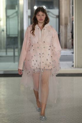 PFW - Cecile Bahnsen Runway A model walks the runway during the Cecilie Bahnsen Womenswear Spring Summer 2027 show as part of Paris Fashion Week on October 1, 2026 in Paris, France. Photo by Alain-Gil Gonzalez ABACAPRESS.COM Paris France  Copyright: xGonzalezxAlain-Gil ABACAx