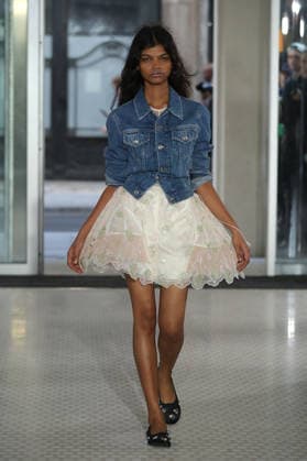 PFW - Cecile Bahnsen Runway A model walks the runway during the Cecilie Bahnsen Womenswear Spring Summer 2027 show as part of Paris Fashion Week on October 1, 2026 in Paris, France. Photo by Alain-Gil Gonzalez ABACAPRESS.COM Paris France  Copyright: xGonzalezxAlain-Gil ABACAx