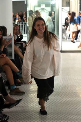 PFW - Cecile Bahnsen Runway A model walks the runway during the Cecilie Bahnsen Womenswear Spring Summer 2027 show as part of Paris Fashion Week on October 1, 2026 in Paris, France. Photo by Alain-Gil Gonzalez ABACAPRESS.COM Paris France  Copyright: xGonzalezxAlain-Gil ABACAx