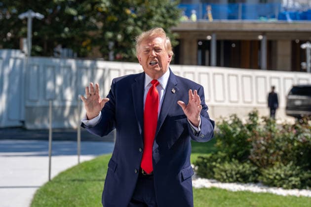 October 1, 2026, Washington, District Of Columbia, USA: US PRESIDENT DONALD TRUMP speaks to members of the press before departing the White House aboard Marine One from the South Lawn in Washington, DC. Washington USA - ZUMAs365 20261001_znp_s365_030 Copyright: xJoeyxSussmanx