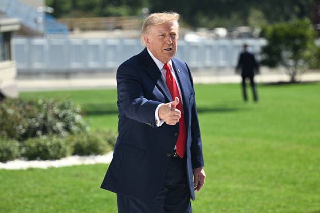 U.S. President Donald Trump departs White House for Texas WASHINGTON, DC - OCTOBER 1: U.S. President Donald Trump talks to the media before boarding Marine One on the South Lawn of the White House in Washington, DC, United States, on October 1, 2026. President Trump heads to Texas to visit Peterbilt Motors in Denton to highlight manufacturing and his economic agenda. Kyle Mazza Anadolu Washington D.C. United States. Editorial use only. Please get in touch for any other usage.  Copyright: x2026xAnadoluxKylexMazzax