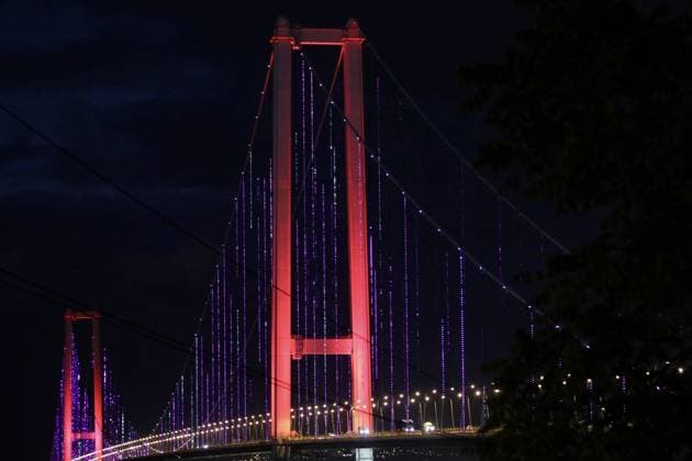 Osmangazi Bridge illuminated in pink for Breast Cancer Awareness Month in Kocaeli KOCAELI, TURKIYE - OCTOBER 1: The Osmangazi Bridge, connecting Kocaeli and Yalova across the Gulf of Izmit, is illuminated in pink lights to mark Breast Cancer Awareness Month, observed annually from October 1 to 31 to raise awareness for early diagnosis, in Kocaeli, Turkiye on October 1, 2026. Makbule Beyza Gunbey Anadolu Kocaeli Turkey. Editorial use only. Please get in touch for any other usage.  Copyright: x2026xAnadoluxMakbulexBeyzaxGunbeyx
