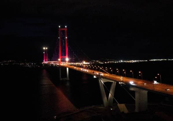 Osmangazi Bridge illuminated in pink for Breast Cancer Awareness Month in Kocaeli KOCAELI, TURKIYE - OCTOBER 1: The Osmangazi Bridge, connecting Kocaeli and Yalova across the Gulf of Izmit, is illuminated in pink lights to mark Breast Cancer Awareness Month, observed annually from October 1 to 31 to raise awareness for early diagnosis, in Kocaeli, Turkiye on October 1, 2026. Ibrahim Aktas Anadolu Kocaeli Turkey. Editorial use only. Please get in touch for any other usage.  Copyright: x2026xAnadoluxIbrahimxAktasx