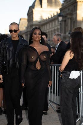 RECORD DATE NOT STATED IPA89188002 - Paris, France, October 1, 2026. Guests arrive at the Schiaparelli Spring Summer 2027 fashion show at the Carrousel du Louvre during Paris Fashion Week.  Copyright: xx xx IPA89188002
