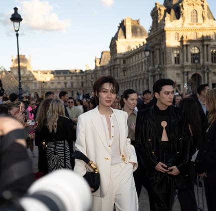 RECORD DATE NOT STATED IPA89188014 - Paris, France, October 1, 2026. Guests arrive at the Schiaparelli Spring Summer 2027 fashion show at the Carrousel du Louvre during Paris Fashion Week.  Copyright: xx xx IPA89188014