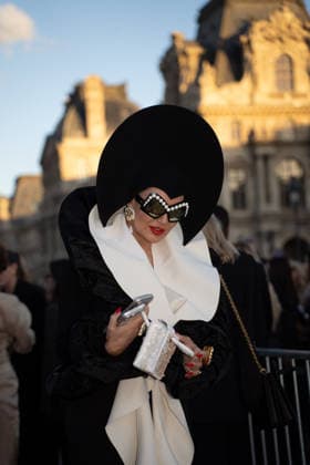 RECORD DATE NOT STATED IPA89188017 - Paris, France, October 1, 2026. Guests arrive at the Schiaparelli Spring Summer 2027 fashion show at the Carrousel du Louvre during Paris Fashion Week.  Copyright: xx xx IPA89188017