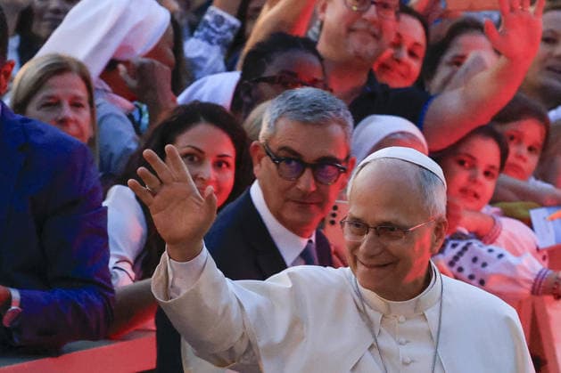 Pope Leo XIV recites the Rosary for Peace with children VATICAN CITY, VATICAN - OCTOBER 01: (----EDITORIAL USE ONLY - MANDATORY CREDIT - RICCARDO DE LUCA POOL HANDOUT - NO MARKETING NO ADVERTISING CAMPAIGNS - DISTRIBUTED AS A SERVICE TO CLIENTS----) Pope Leo XIV waves as he leaves after reciting the Rosary for Peace at the Lourdes Grotto in the Vatican Gardens, at the Vatican, October 01, 2026. Between 700 and 1,000 children from schools and parishes in Rome joined the Pontiff for the beginning of the ÒOne Million Children Praying the RosaryÓ initiative promoted by the catholic organization Aid to the Church in Need (ACN). Riccardo De Luca POOL Handout Anadolu Vatican City Vatican. Editorial use only. Please get in touch for any  Copyright: x2026xAnadoluxRiccardoxDexLucax xPOOLx xHandoutx