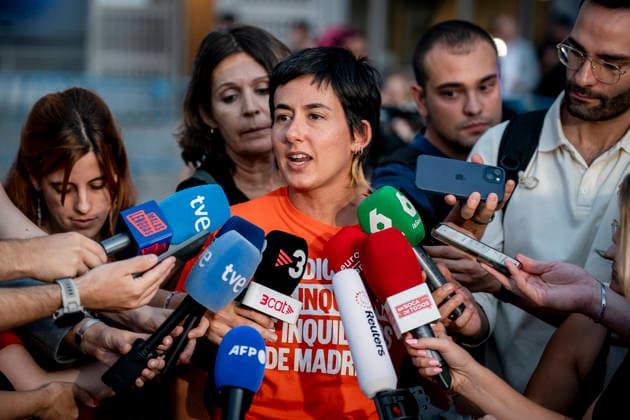 Pot-and-Pan Protest for Housing in Madrid Alicia del Río, spokesperson for the Madrid Tenants Union, speaks to the media during a pot-and-pan protest for housing in front of Madrid City Hall on October 1, 2026, in Madrid, Spain, October 1, 2026, POT-AND-PAN PROTEST, HOUSING, PROTEST, TENANTS, RENTS, MARCH, Madrid, Spain Copyright: xA.xPÃ rezxMecax 7813859
