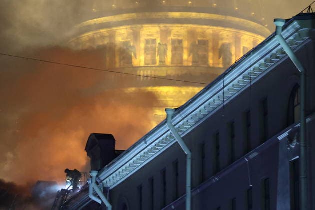 RUSSIA, ST PETERSBURG - OCTOBER 1, 2026: Fire crews battle a fire at the Miller Manions (L front) in St Isaac s Square. Valentin Yegorshin TASS  98637813