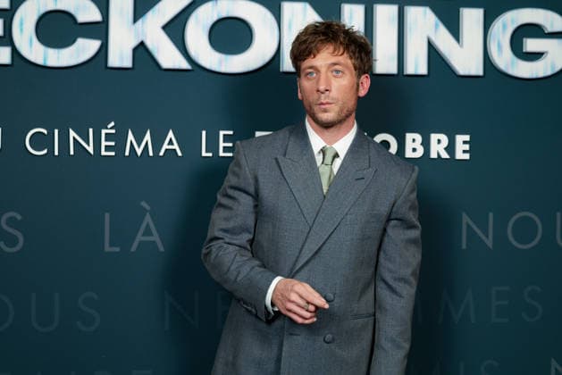 Jeremy Allen White attends the *The Social Reckoning* photocall at Le Pathé Palace on October 1, 2026, in Paris, France 460108 2026 10 01  Copyright: xLionelxGuericolasx xStarfacex STAR_460108_003