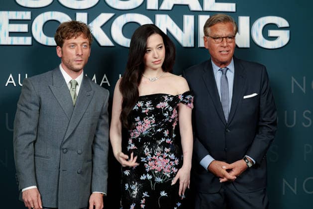 Jeremy Allen White, Mikey Madison, and Aaron Sorkin attend the *The Social Reckoning* photocall at Le Pathé Palace on October 1, 2026, in Paris, France 460108 2026 10 01  Copyright: xLionelxGuericolasx xStarfacex STAR_460108_005