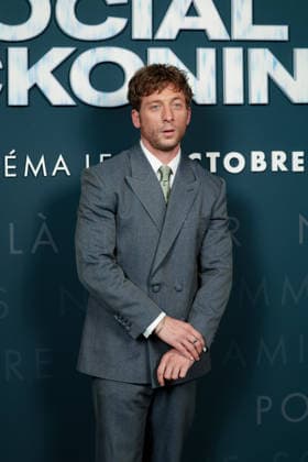 Jeremy Allen White attends the *The Social Reckoning* photocall at Le Pathé Palace on October 1, 2026, in Paris, France 460108 2026 10 01  Copyright: xLionelxGuericolasx xStarfacex STAR_460108_023