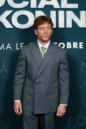 Jeremy Allen White attends the *The Social Reckoning* photocall at Le Pathé Palace on October 1, 2026, in Paris, France 460108 2026 10 01  Copyright: xLionelxGuericolasx xStarfacex STAR_460108_029