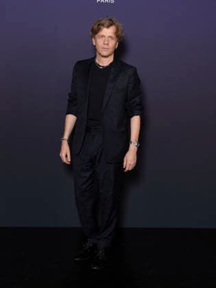 Alex Lutz at the Messika fashion show photo call in Paris on October 1, 2026 @ BestImage France  Copyright: xOLIVIERxBORDEx xBESTIMAGExOLIVIERxBORDEx xBESTIMAGEx