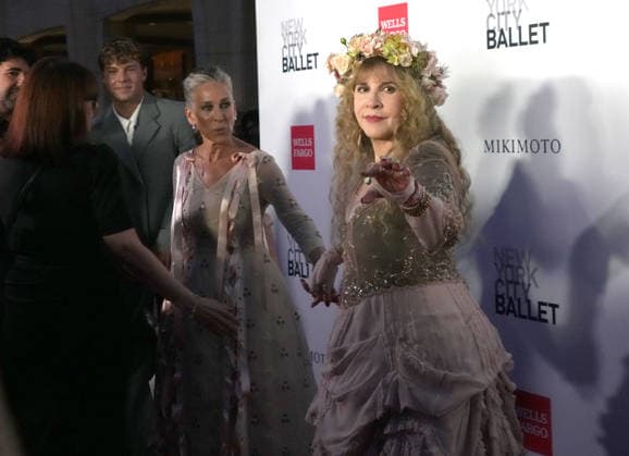 October 1, 2026, New York, Ny, USA: SARAH JESSICA PARKER and STEVIE NICKS attend the New York City Ballet Fall Gala 2026, .Lincoln Center, NYC.September 29, 2026. New York USA  - ZUMAms4_ 20261001_faf_ms4_010 Copyright: xSoniaxMoskowitzxGordonx